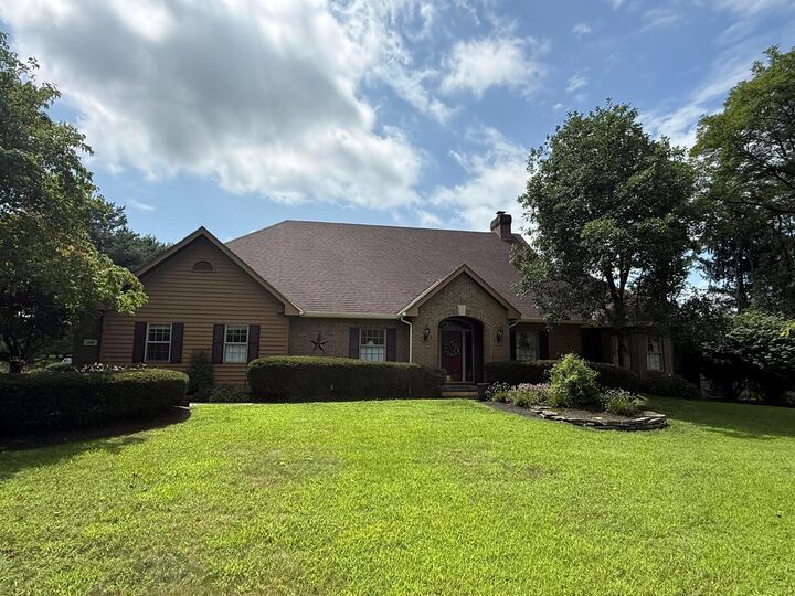 Property Photo:  1342 Pinecrest NE Drive  OH 43130 
