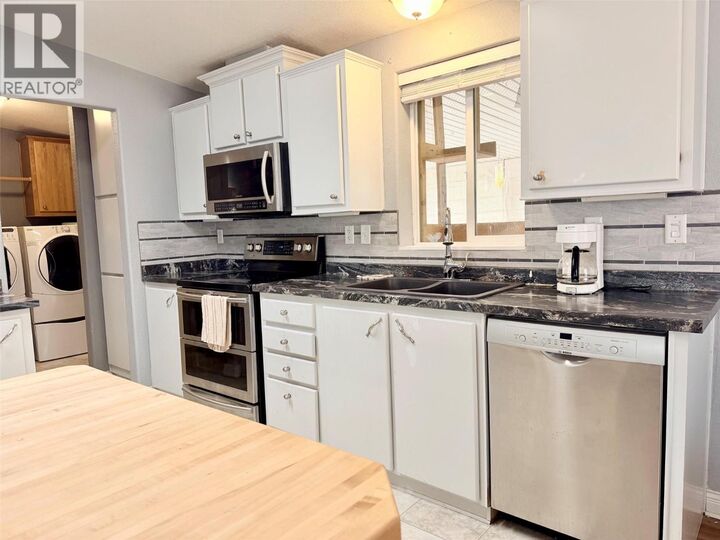 Property Photo: 411 3rd Avenue South BC V0B 1G3