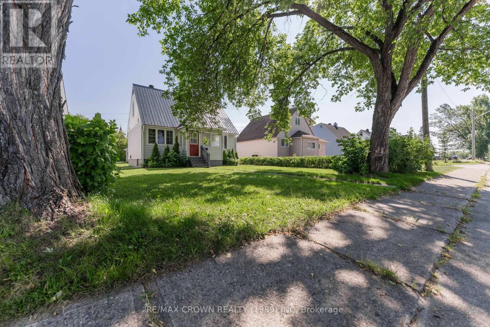 Property Photo:  40 Bowman Avenue  ON P5N 1N1 