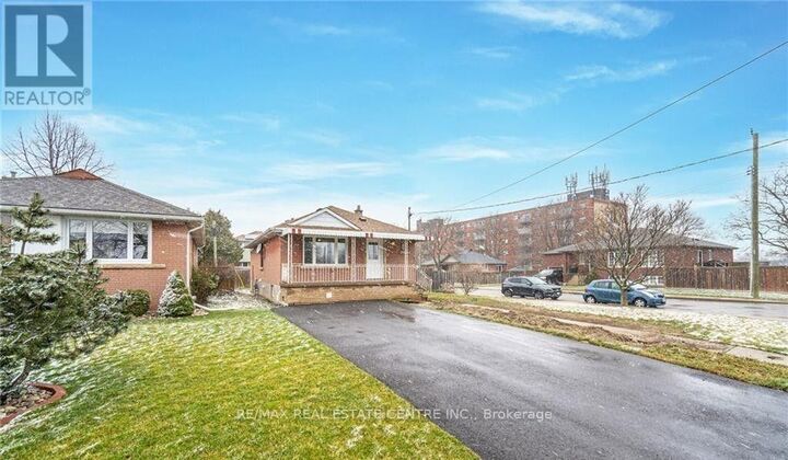 Property Photo:  364 East 14th Street  ON L9A 4C4 
