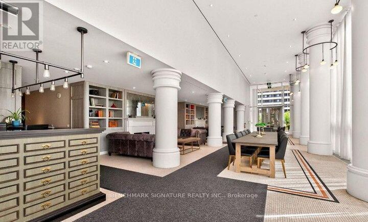 Property Photo:  33 Helendale Avenue 1505  ON M4R 0A4 