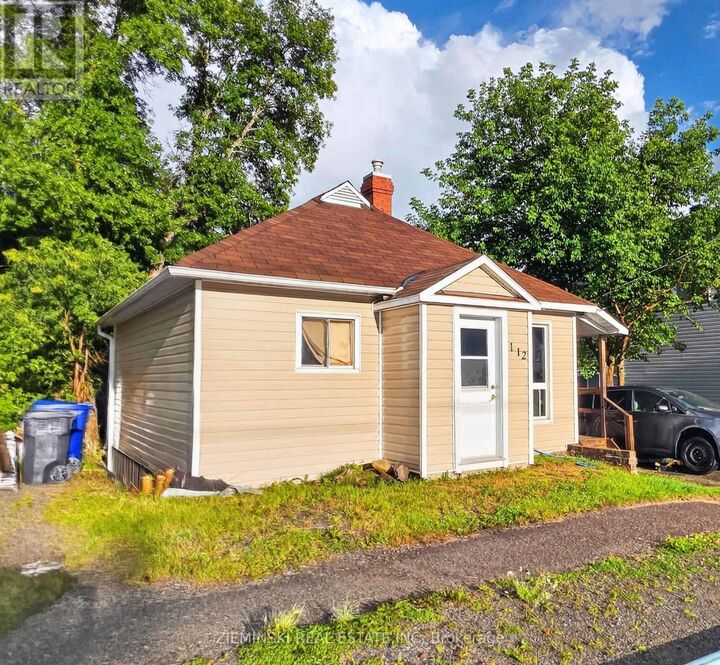 112 Duncan Avenue South — photo 1