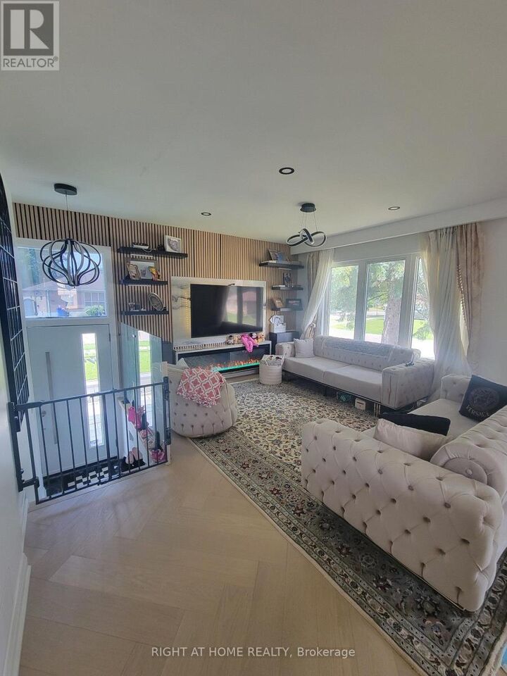 Property Photo: 1 Huron Court ON L4G 2X7