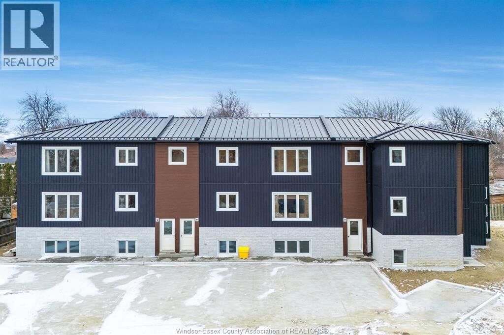 Property Photo:  4 Bruce Avenue 8  ON N8H 4C3 