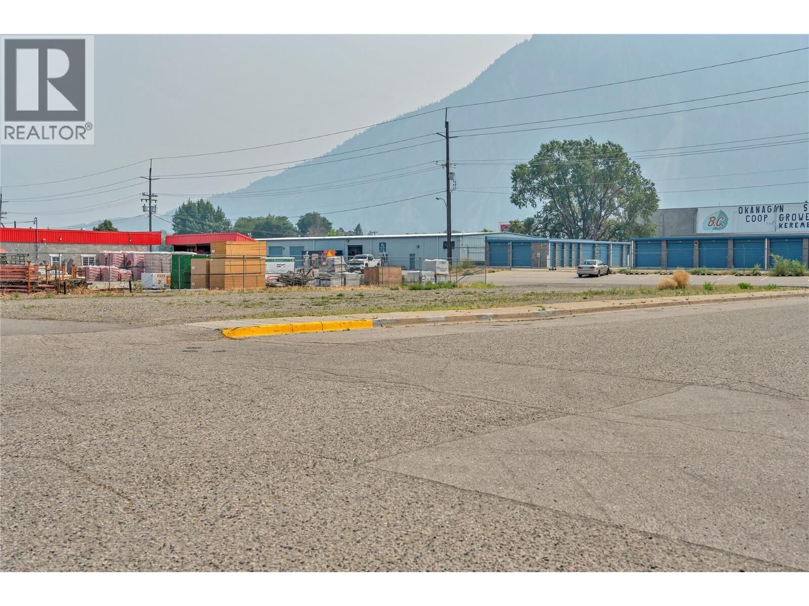 Property Photo:  604 Veterans Avenue  BC V0X 1N0 