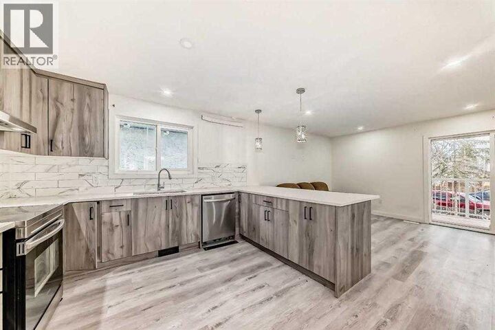 Property Photo:  2008 41 Street Southeast  AB T2B 1C6 