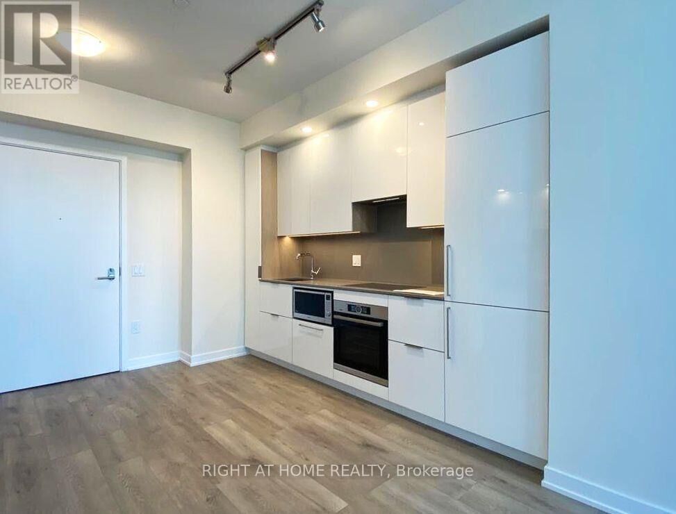 Property Photo: 28 Freeland Street 3403 ON M5E 0E3