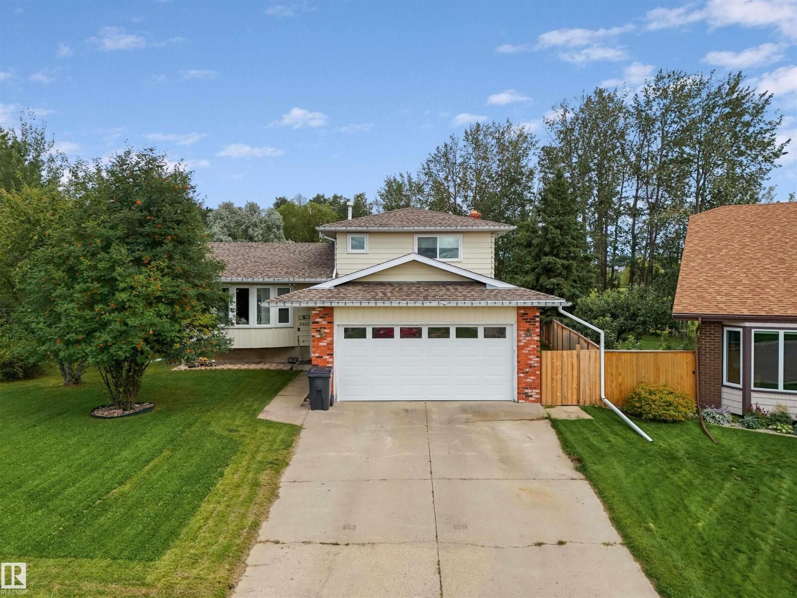 Property Photo: 5403 43 Av AB T7A 1K5