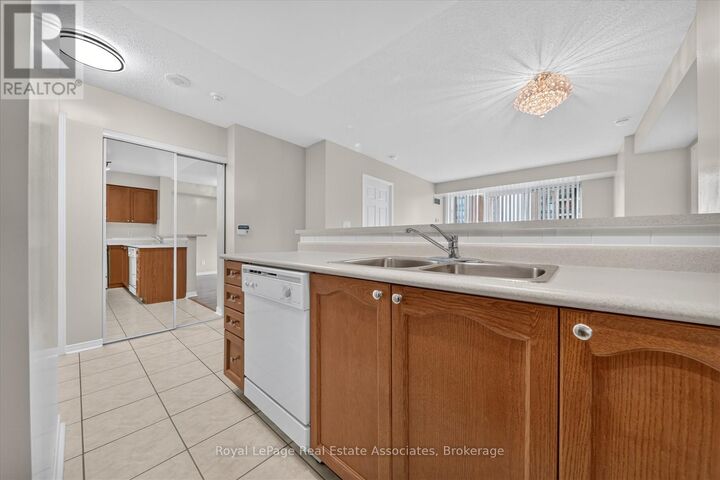 Property Photo:  7 Michael Power Place 908  ON M9A 0A4 