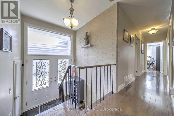Property Photo:  33 Heathview Avenue  ON M2K 2C2 
