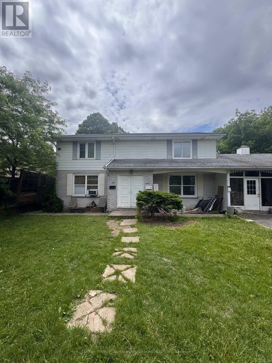 Property Photo: 627 Commissioners Road East 1 ON N6C 2T9