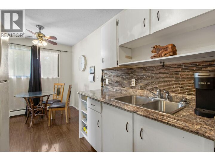 Property Photo: 409 Main Street 204 BC V0E 2V0