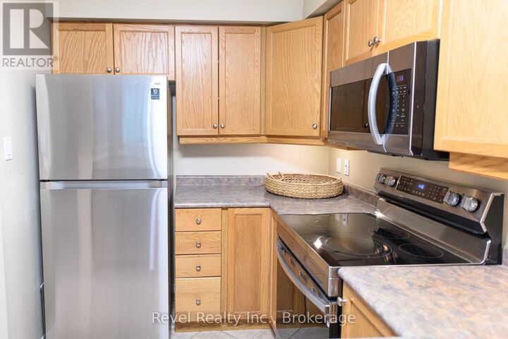 Property Photo:  750 Johnston Park Avenue 2006  ON L9Y 5C7 