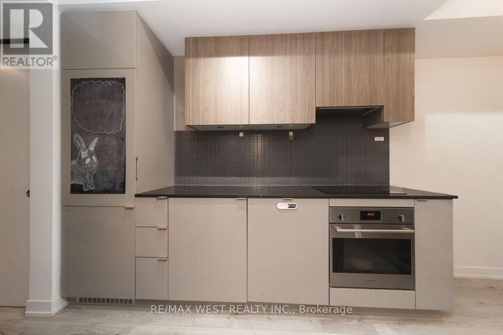 Property Photo: 161 Roehampton Avenue 331 ON M4P 0C8