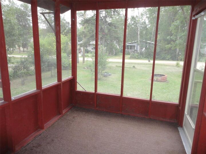 Property Photo: 29 11th Avenue MB R0C 2W0