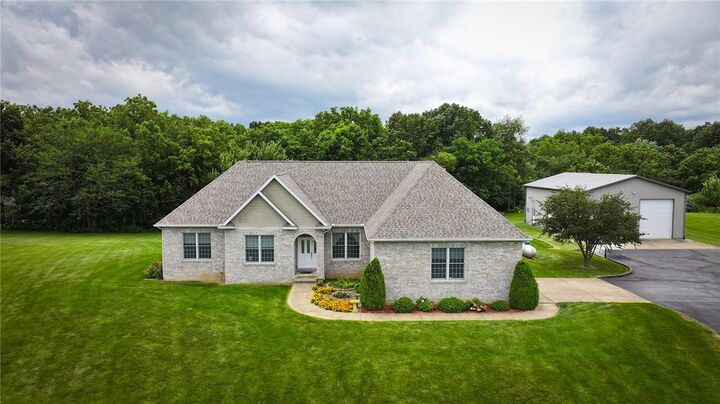 Property Photo:  5425 River Bluff Court  IL 62554 