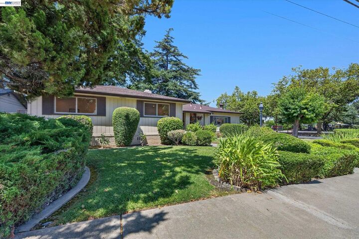 Property Photo:  1787 Roxbury Dr  CA 94519 