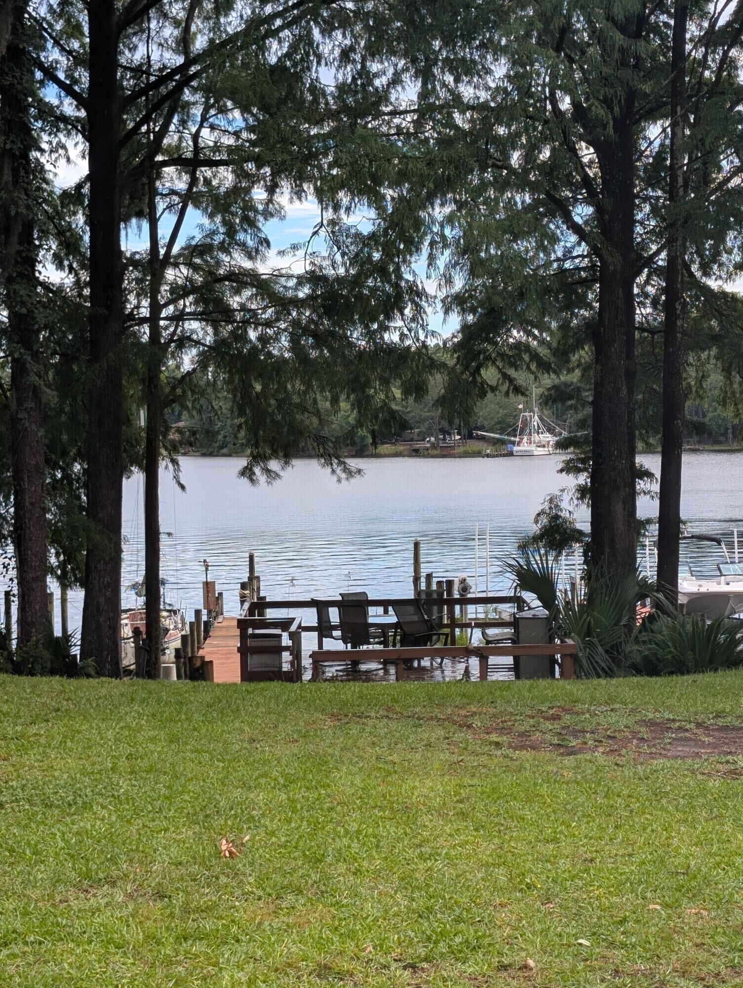 Property Photo:  204 Regatta Drive  FL 32578 