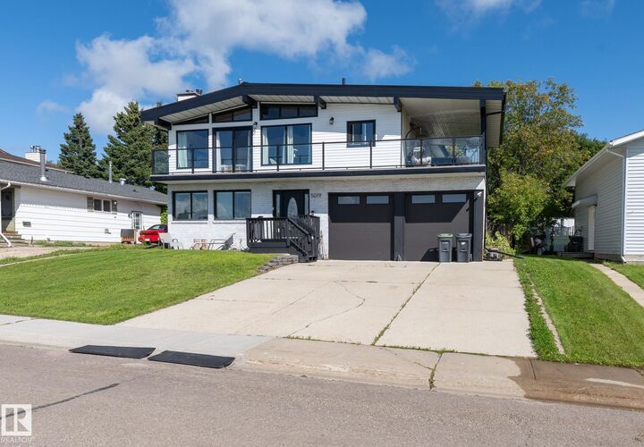 Property Photo: 5019 42 Street AB T9M 2A5
