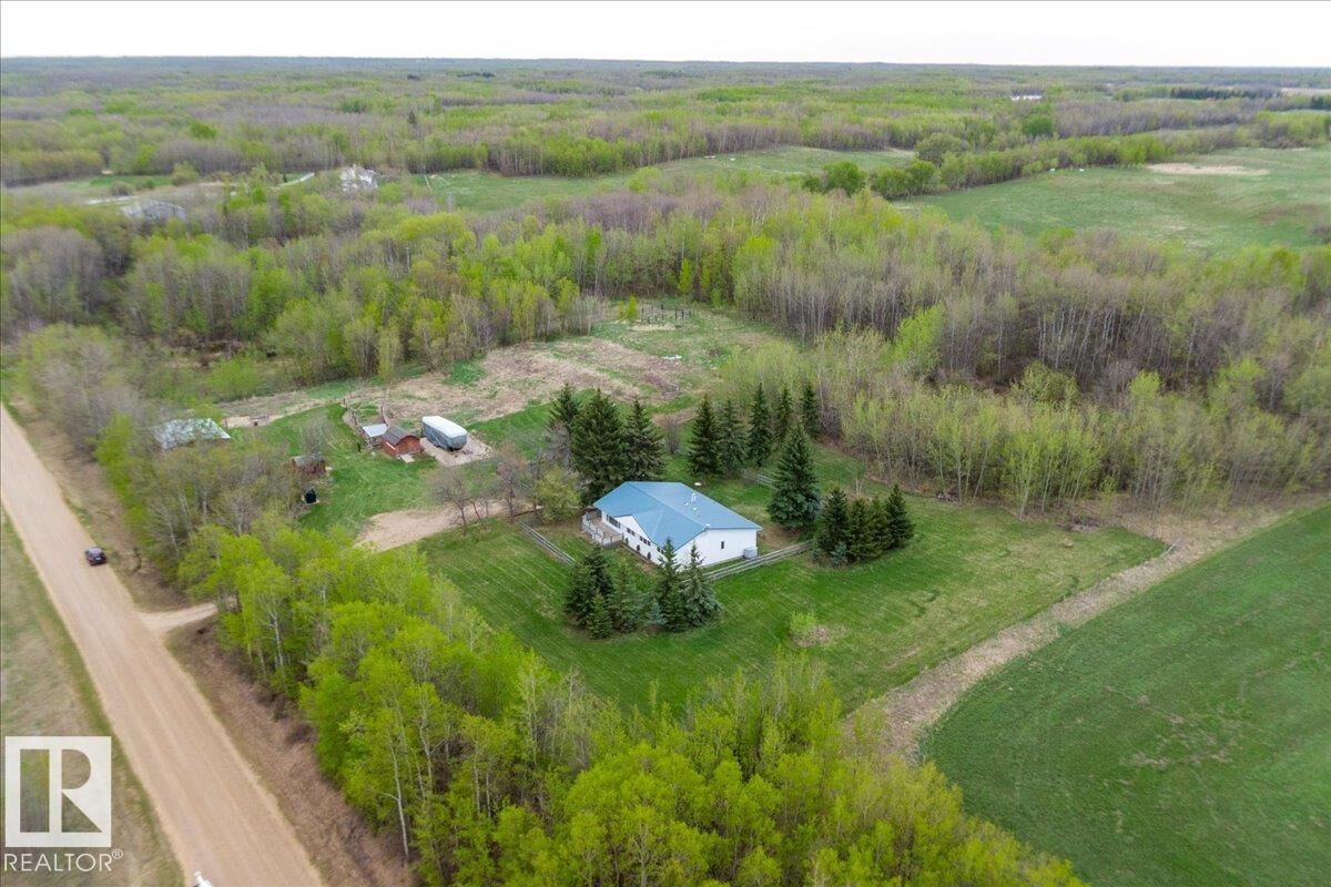 Property Photo:  20511 Twp Rd 502  AB T0B 4J2 