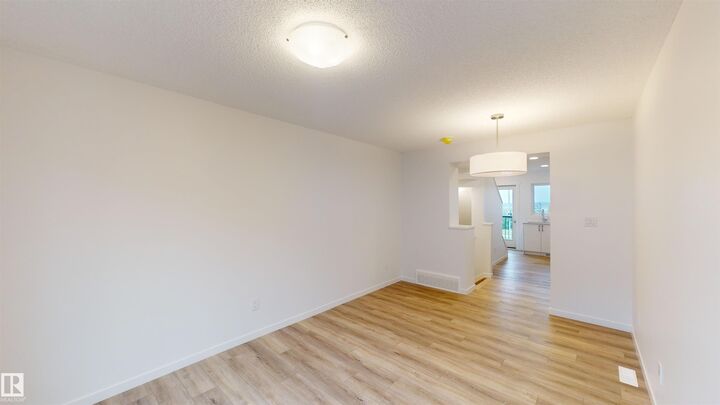 Property Photo: 29 Airport Road NW 5 AB T5G 3K8