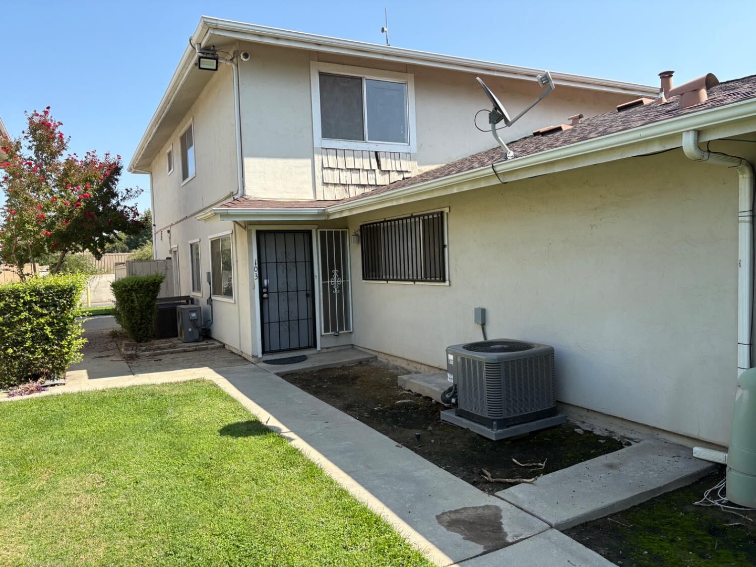 Property Photo: 4924 N Holt 103 CA 93705