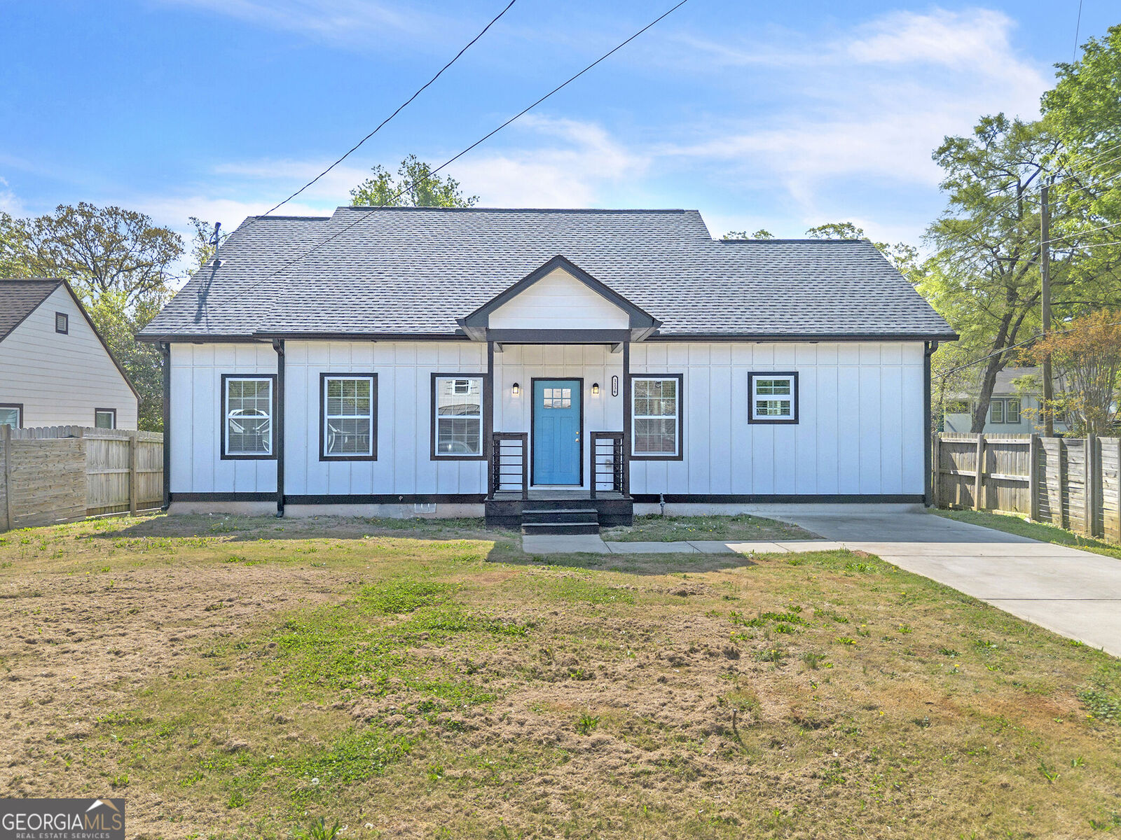 Property Photo: 1136 Oak Knoll Terrace SE GA 30315