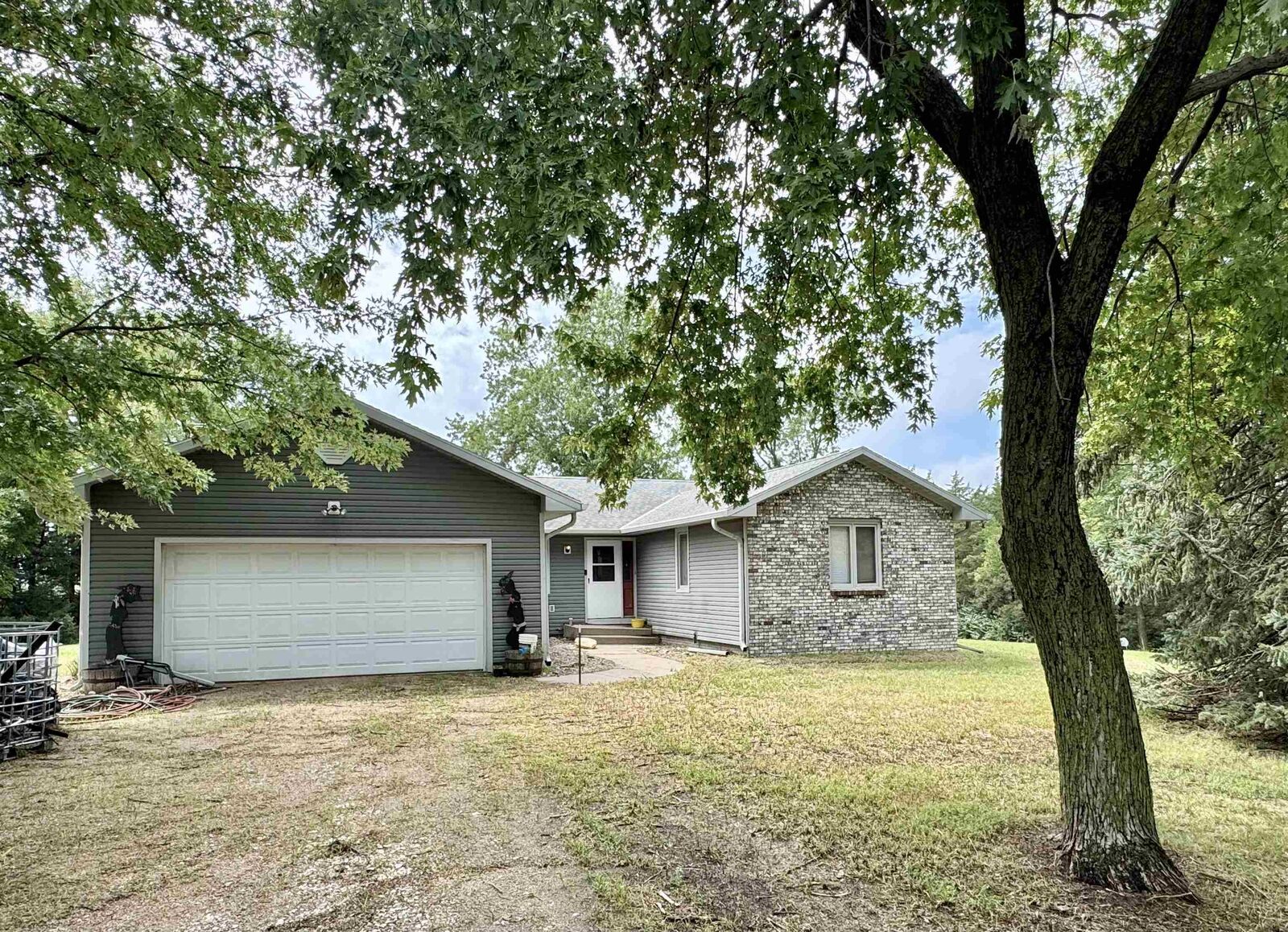 Property Photo: 6080 E Lochland Road NE 68980