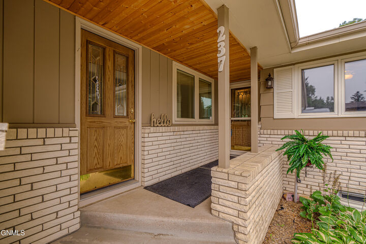 Property Photo:  237 Redstone Drive  ND 58503 