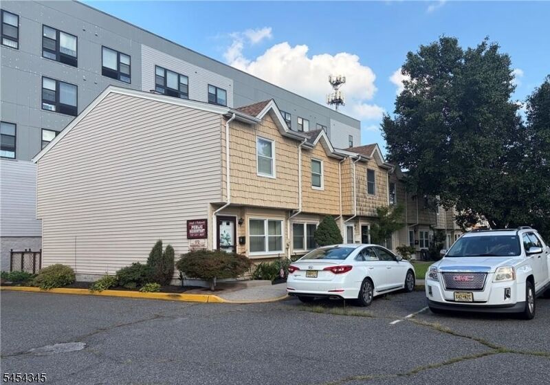 Property Photo: 172 Roosevelt Ave F NJ 07008