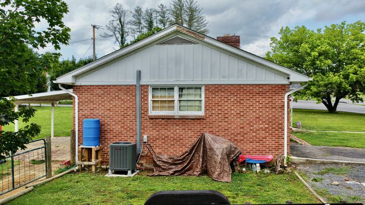 Property Photo:  123 E Chestnut  WV 24910 