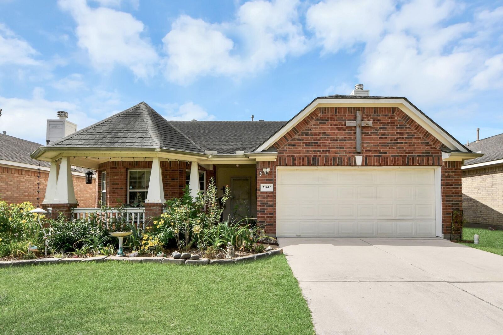Property Photo: 21615 Britton Hill Way TX 77449