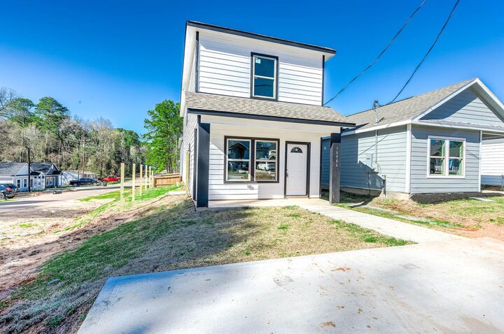 Property Photo: 16986 W Hammon TX 77316
