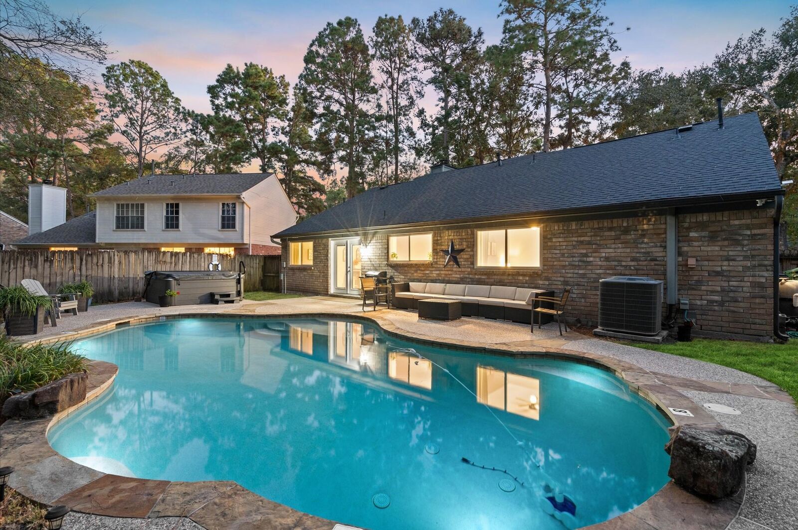 Property Photo: 39 Still Corner Place TX 77381