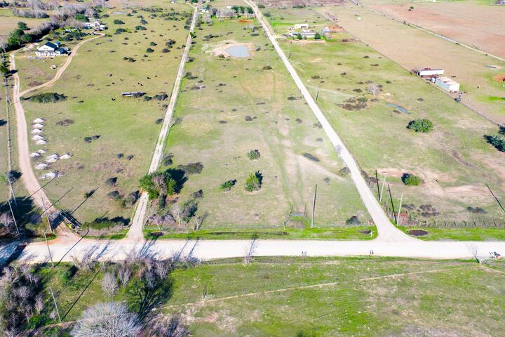 Property Photo:  682 Schultz Road S  TX 77474 