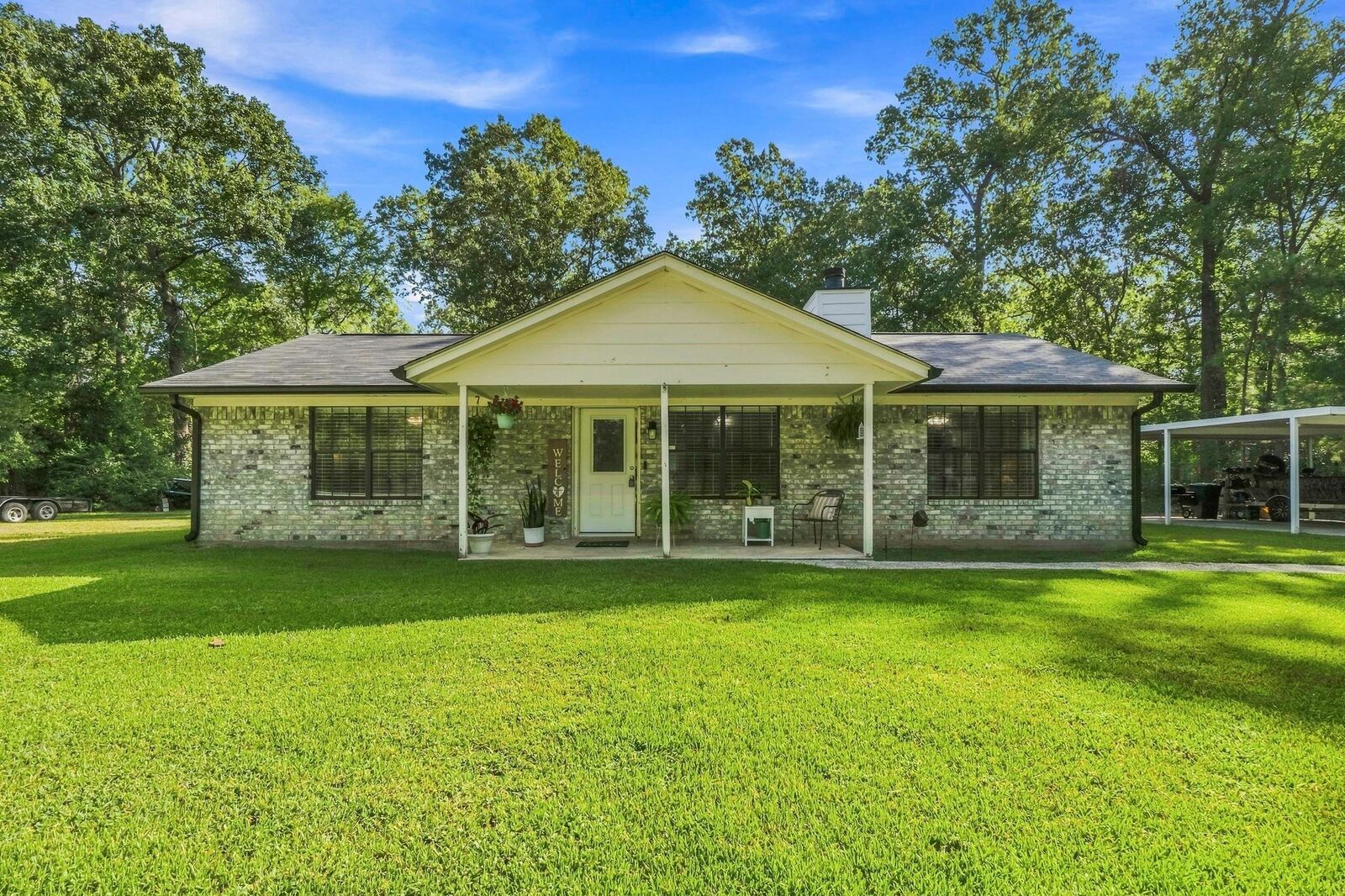 Property Photo:  215 Lazy Oak Drive  TX 77351 