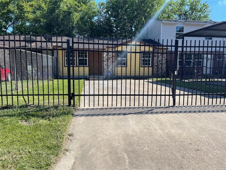 Property Photo:  7886 Locksley Road  TX 77078 