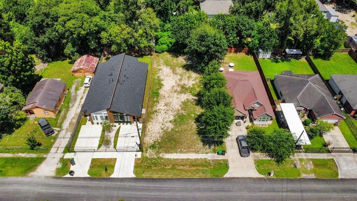Property Photo: 8113 Hamlet Street TX 77078