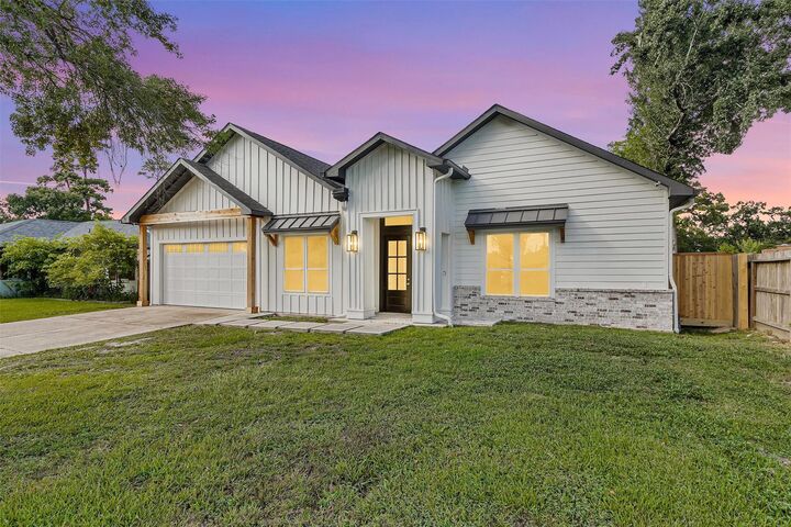 Property Photo:  1806 De Milo Drive  TX 77018 