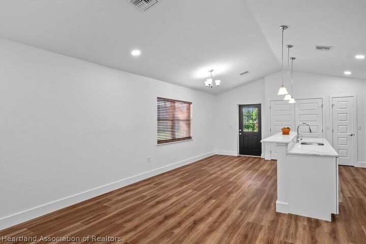 Property Photo:  360 E Hibiscus Street  FL 33852 
