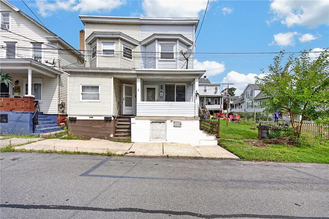 Property Photo: 118 E Amidon Street PA 18250