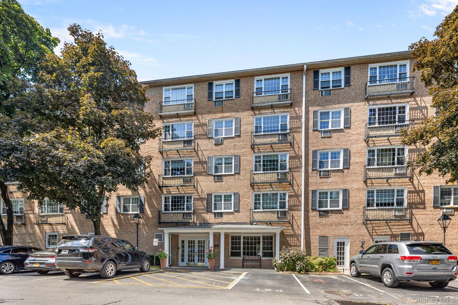Property Photo: 2 Consulate Drive 3G NY 10707