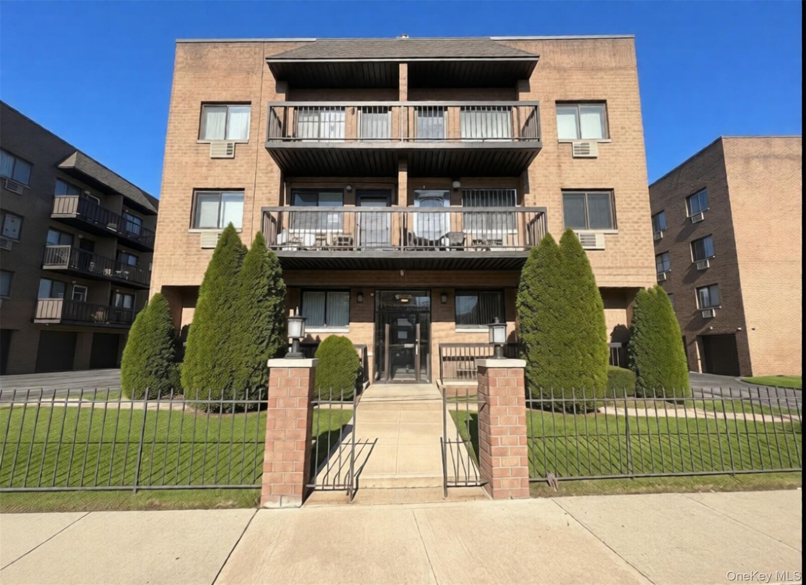 Property Photo: 9711 N Conduit Avenue 2C NY 11417