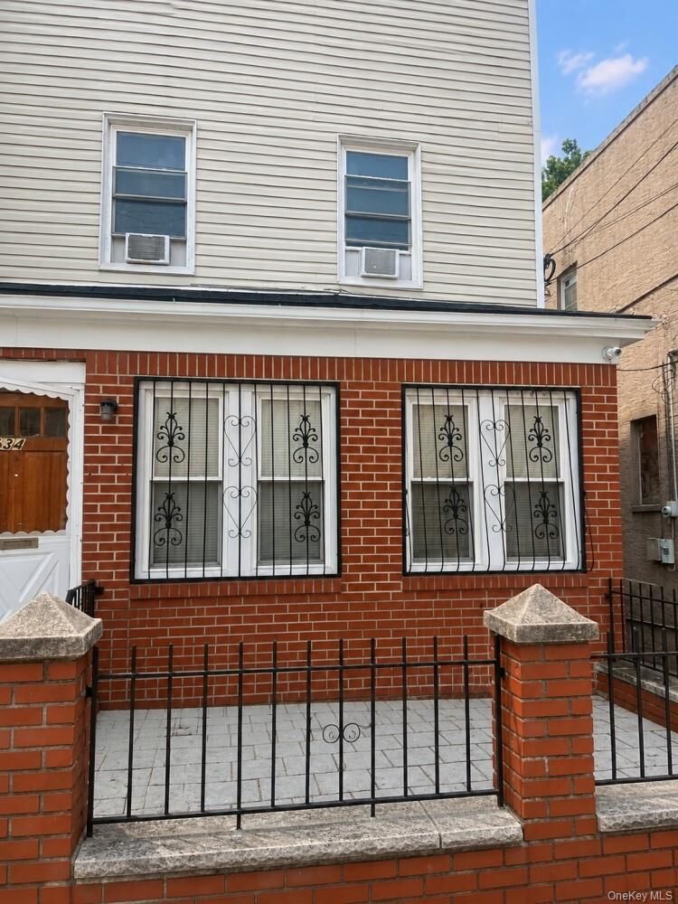 Property Photo: 834 E 229th Street NY 10466