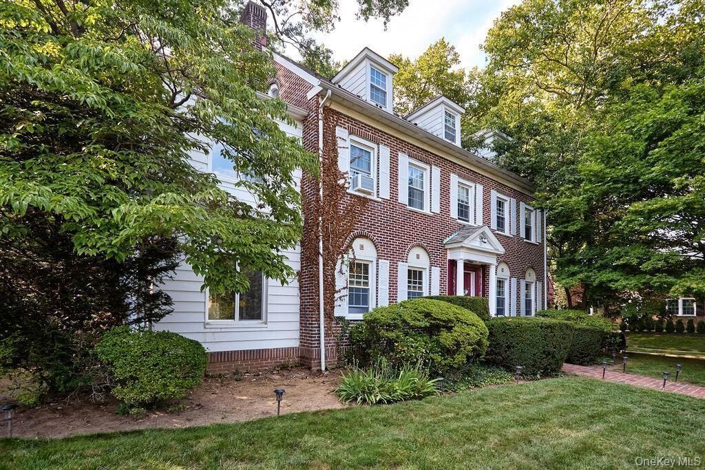 Property Photo:  70 Frederick Place  NY 10552 