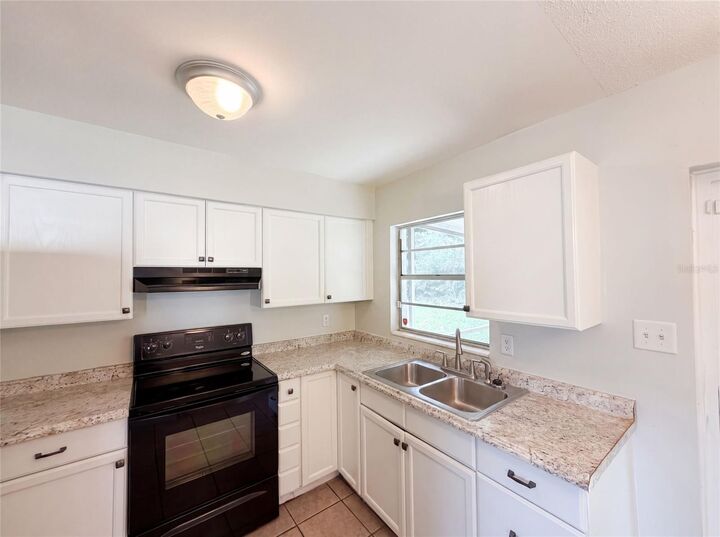Property Photo:  1735 Jefferson Drive  FL 32757 