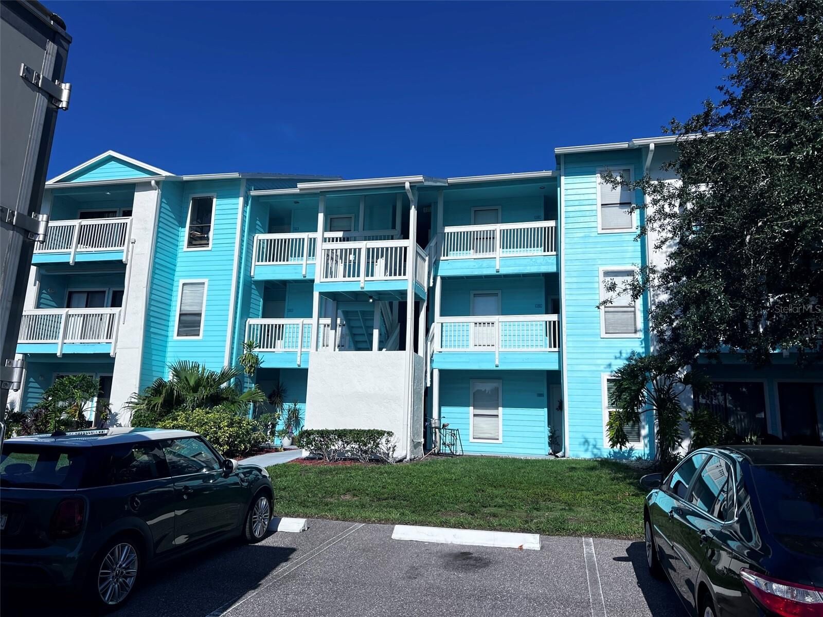 Property Photo: 455 Alt 19 S 202 FL 34683