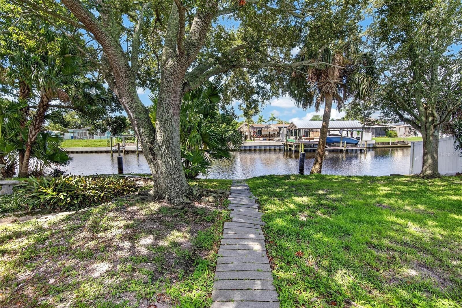 Property Photo: 10718 Drummond Rd FL 33615