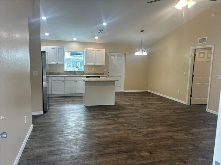 Property Photo: 801 N Waldron Street FL 34266
