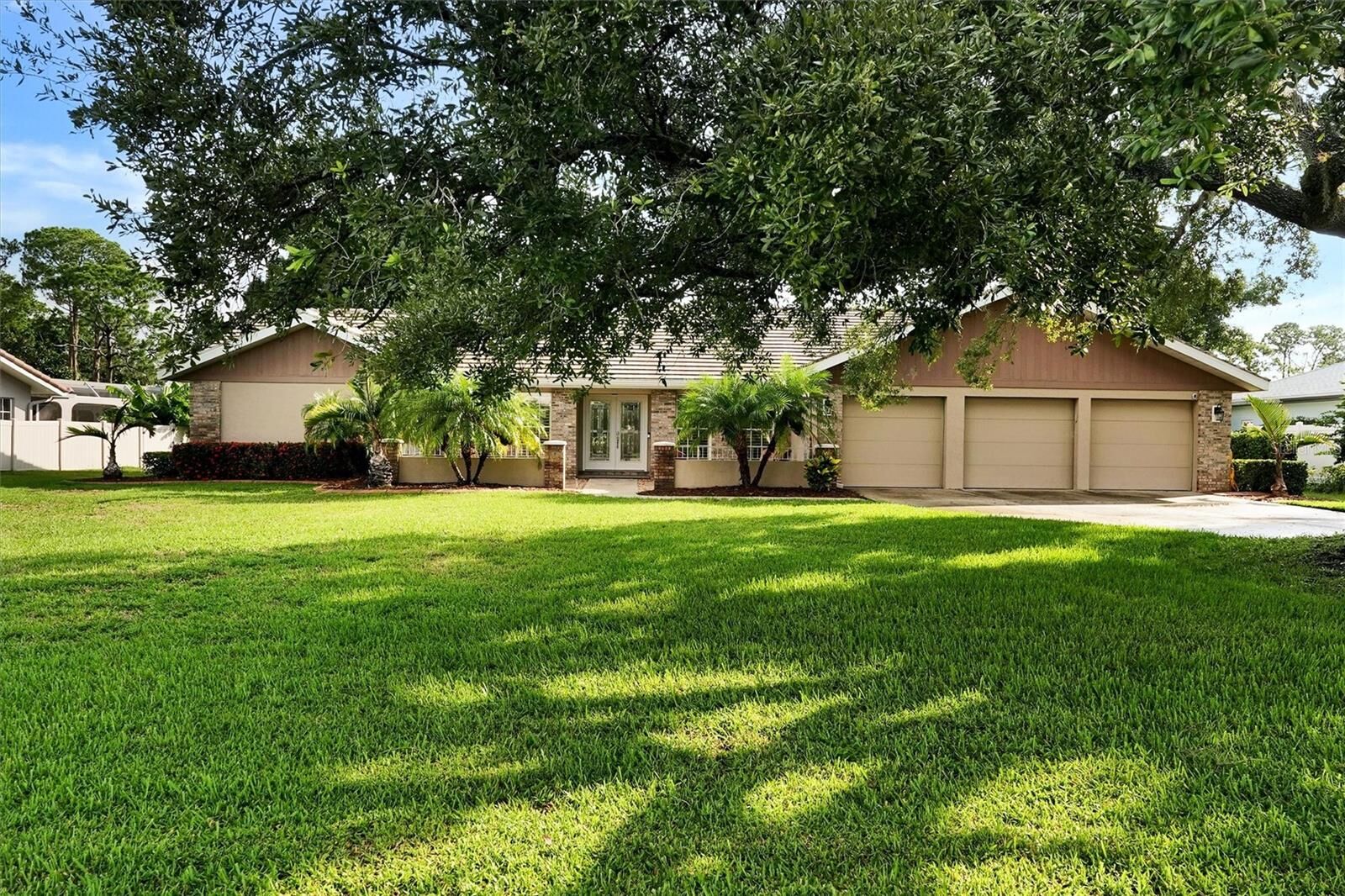 Property Photo:  7913 Broadmoor Pines Boulevard  FL 34243 